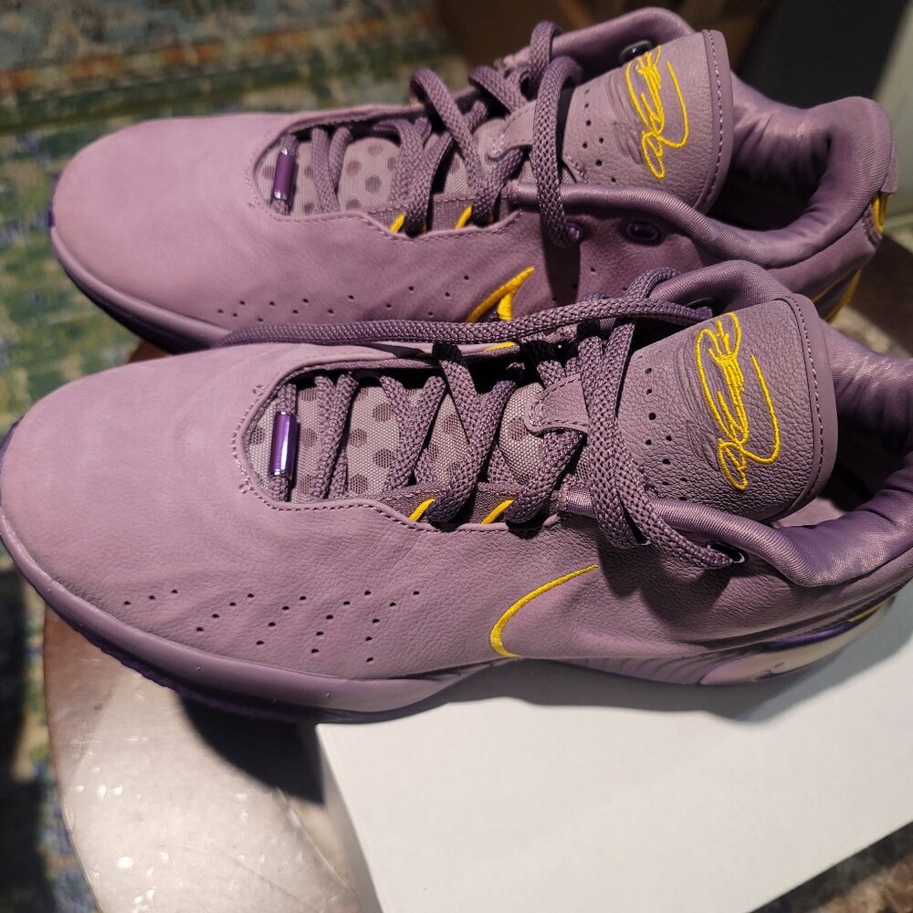 NIKE SHOES -